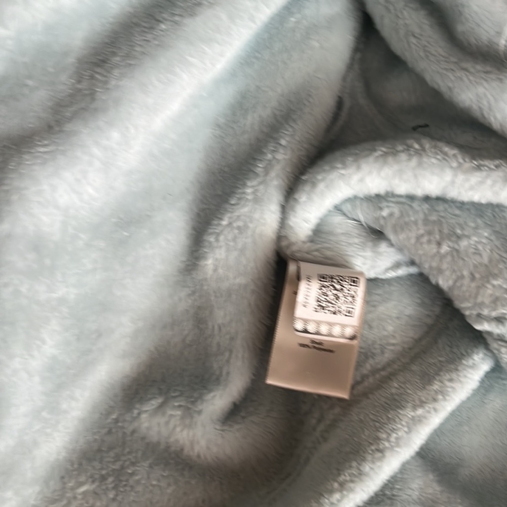 Ugg Robe - Picture 4 of 4